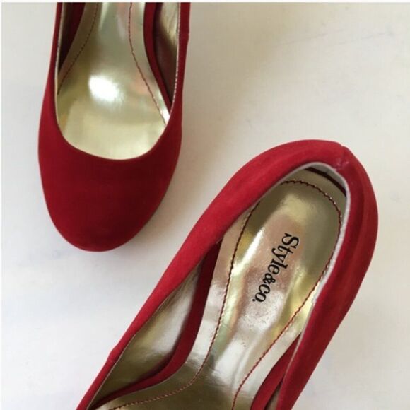 Style & Co. Red Velvet Rounded Toe Platform Heel - Picture 4 of 4